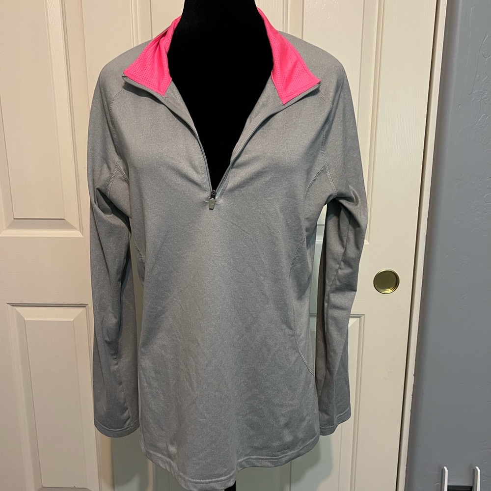 Danskin Now Lightweight Grey Pullover with Pink Collar – Size L
